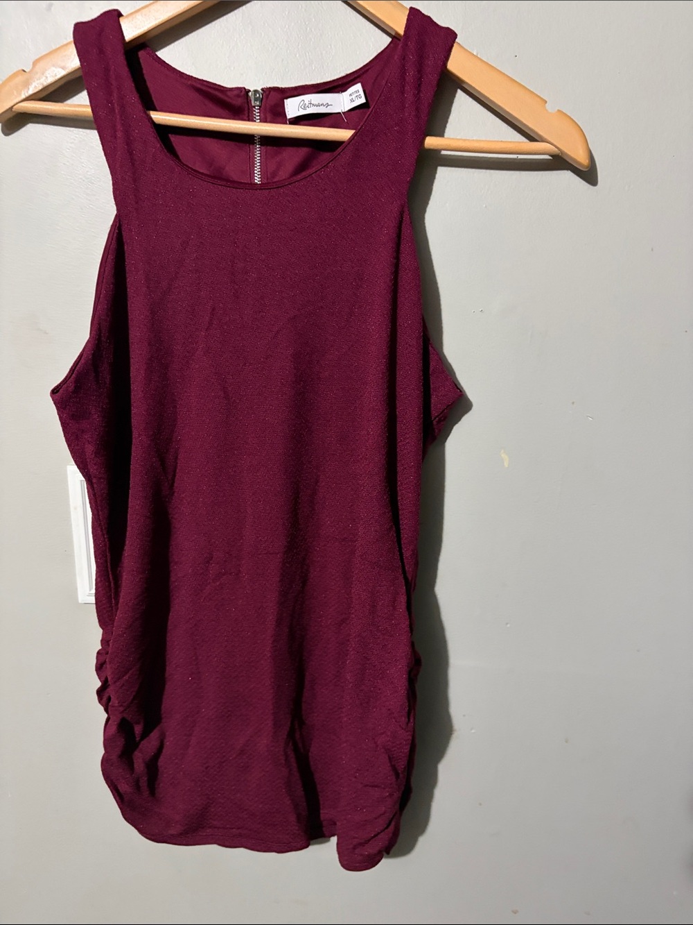 Reitmans Sleeveless Tank Top in Burgundy